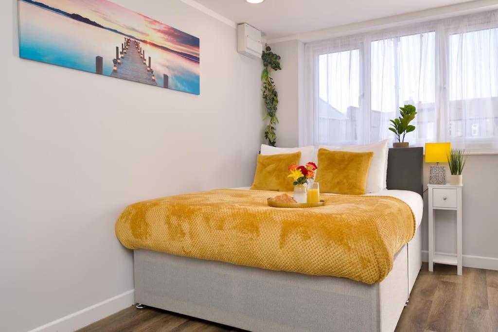 Cama o camas de una habitación en Dane Duplex Studio Two – Cosy Coventry Haven