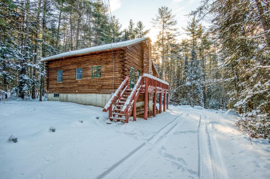 Moose Creek Lodge - The White Mountains Getaway - Pet Friendly