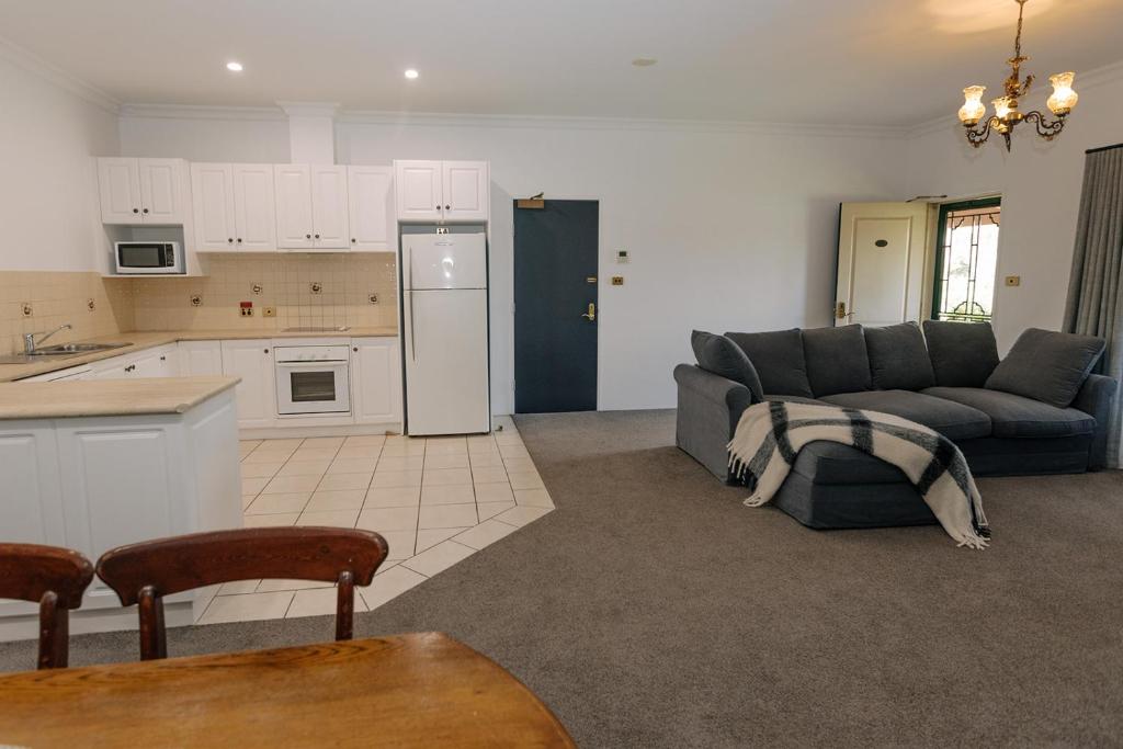 The Lawson Riverside Suites - 