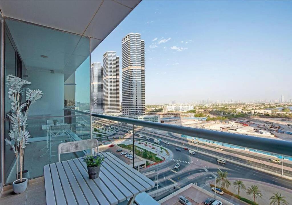صورة لـ HAVN - Studio Apartment in Goldcrest Views, JLT في دبي