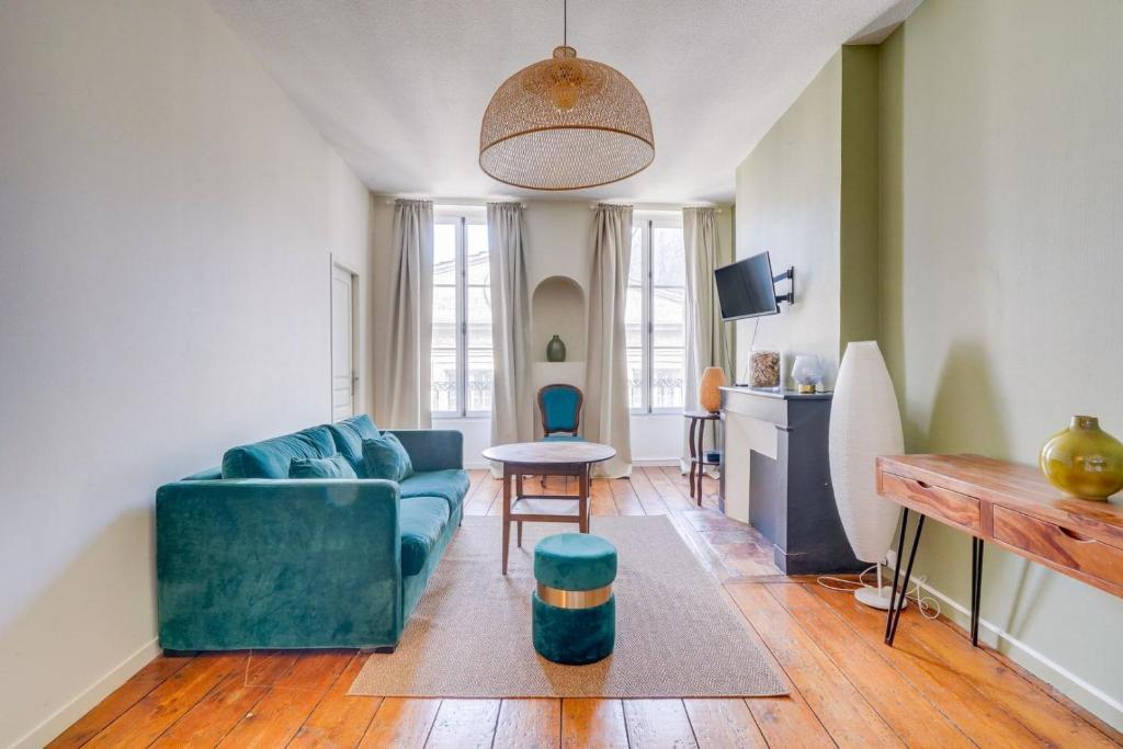En sittgrupp på Charming apartment in the heart of Bordeaux