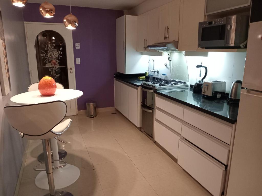 a kitchen with a table with a fruit on it at Infinit Home Duplex entero in Termas de Río Hondo
