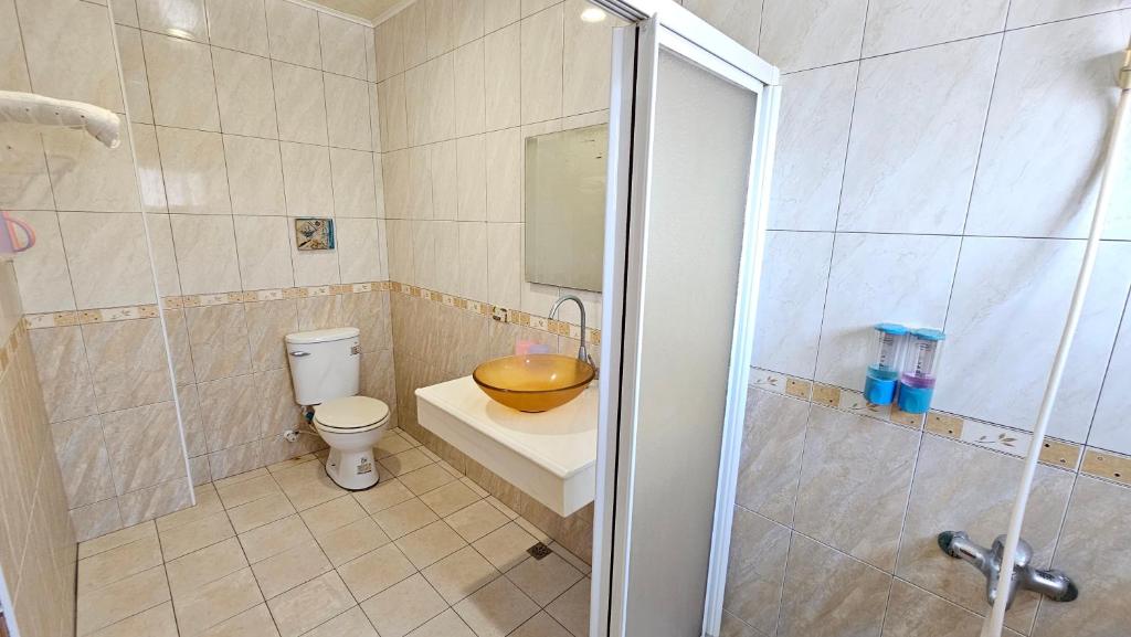 Koupelna v ubytování Sea Front Homestay