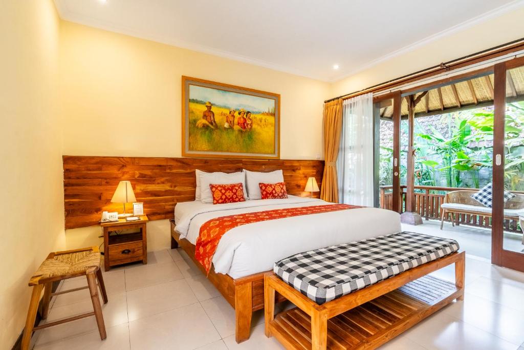 Postel nebo postele na pokoji v ubytování Meruhdani Boutique Hotel Ubud