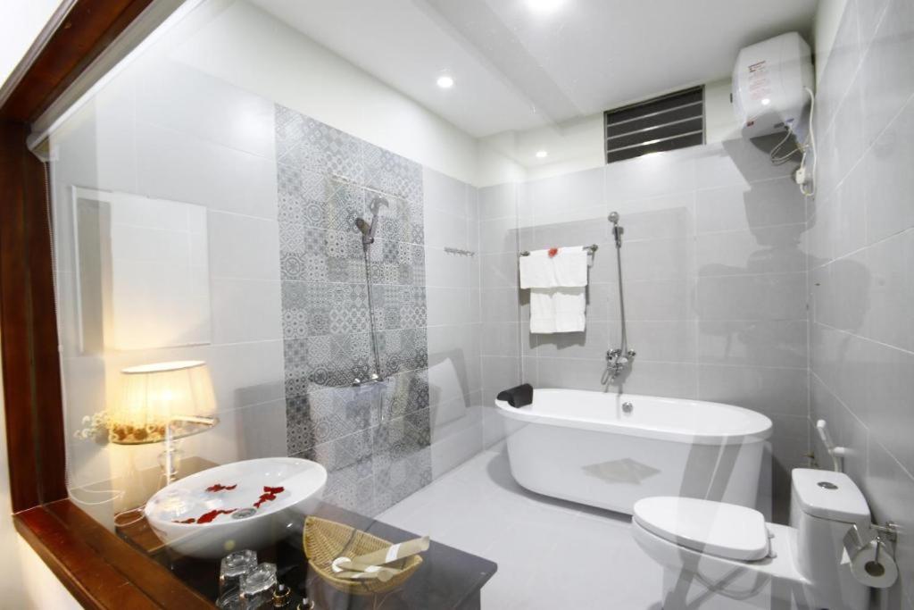 Koupelna v ubytování Lis Hotel