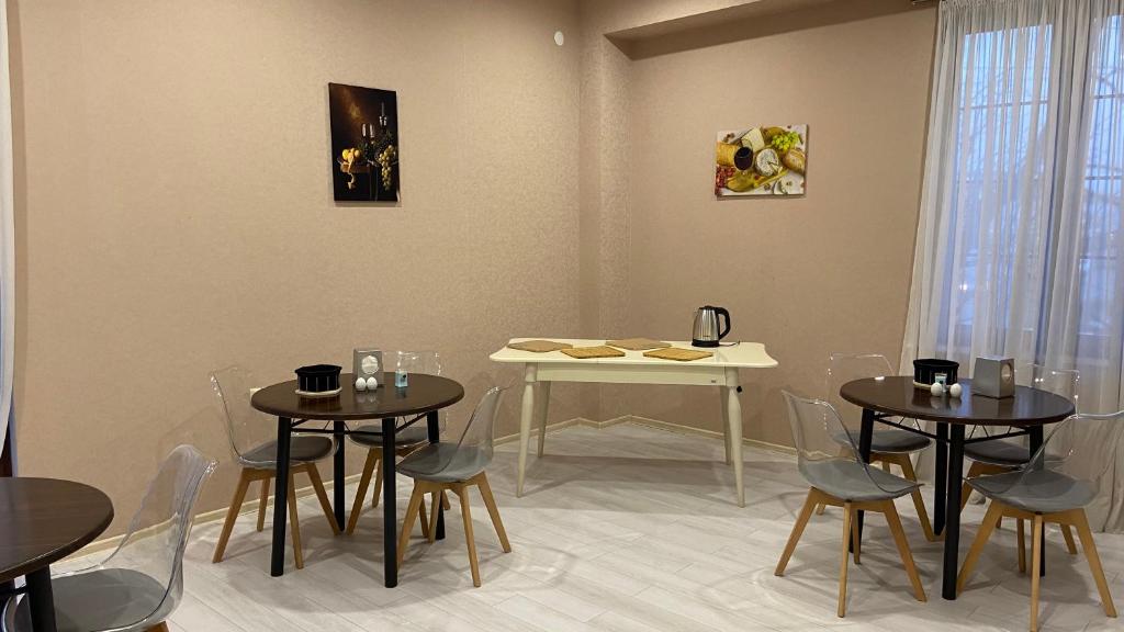 Příslušenství pro přípravu čaje a kávy v ubytování Astoria Hotel