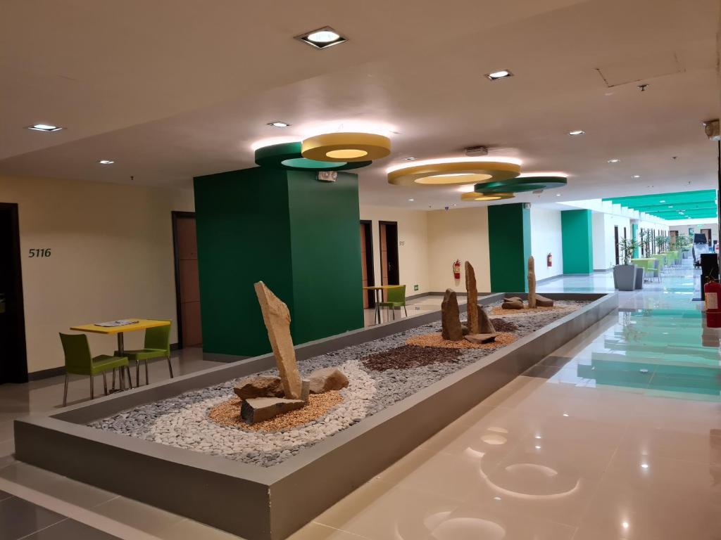 Swimming pool sa o malapit sa Go Hotels Otis - Manila