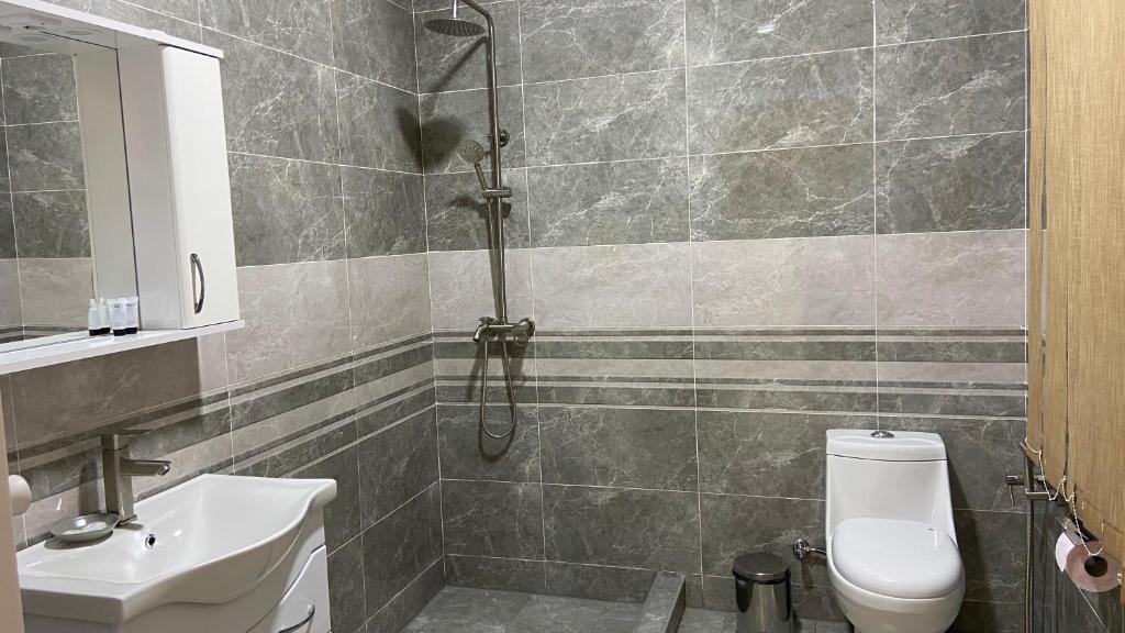 Koupelna v ubytování Astoria Hotel