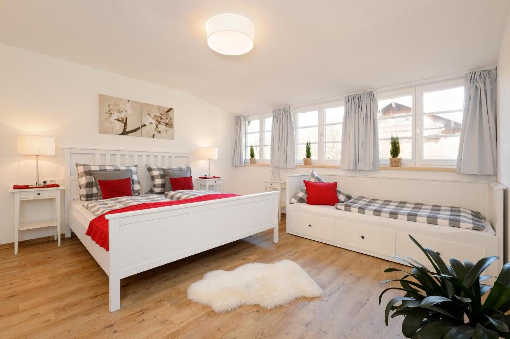 Postel nebo postele na pokoji v ubytování "Viktoria Apartments" - Annehmlichkeiten von 4-Sterne Familien-und Wellnesshotel Viktoria können mitgenutzt werden