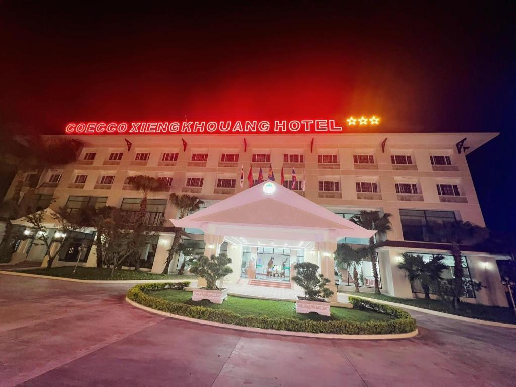a white tent in front of a building at night at Coecco Xieng Khouang Hotel in Ban Nafèng