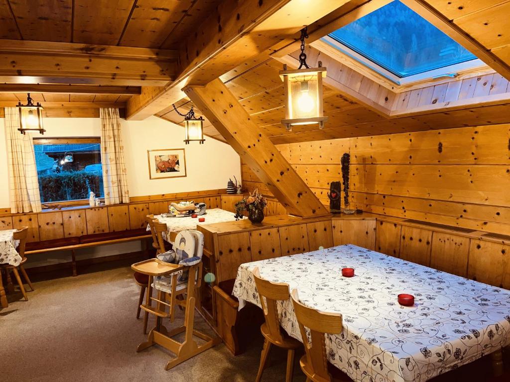 Posezení v ubytování Residence Zirmer Wohnung Sonne