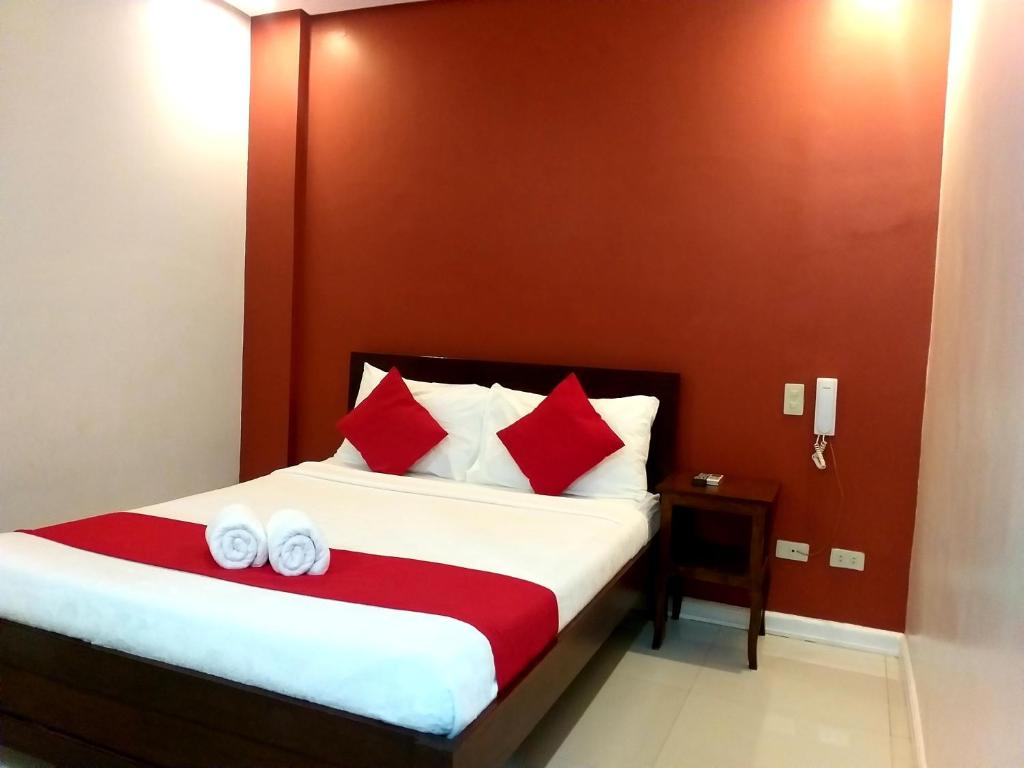 Postel nebo postele na pokoji v ubytování Royale Parc Hotel Puerto Princesa Palawan