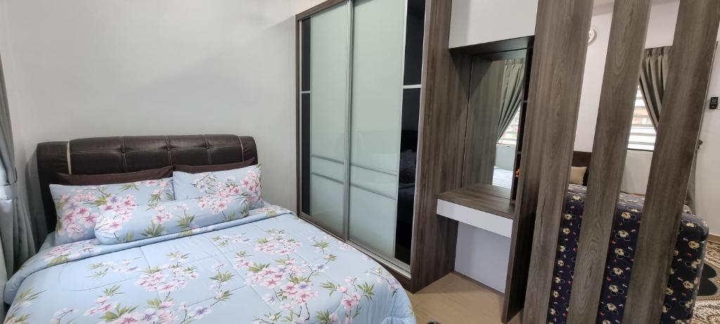 Voodi või voodid majutusasutuse Tambun Hillview Cottage 1 toas