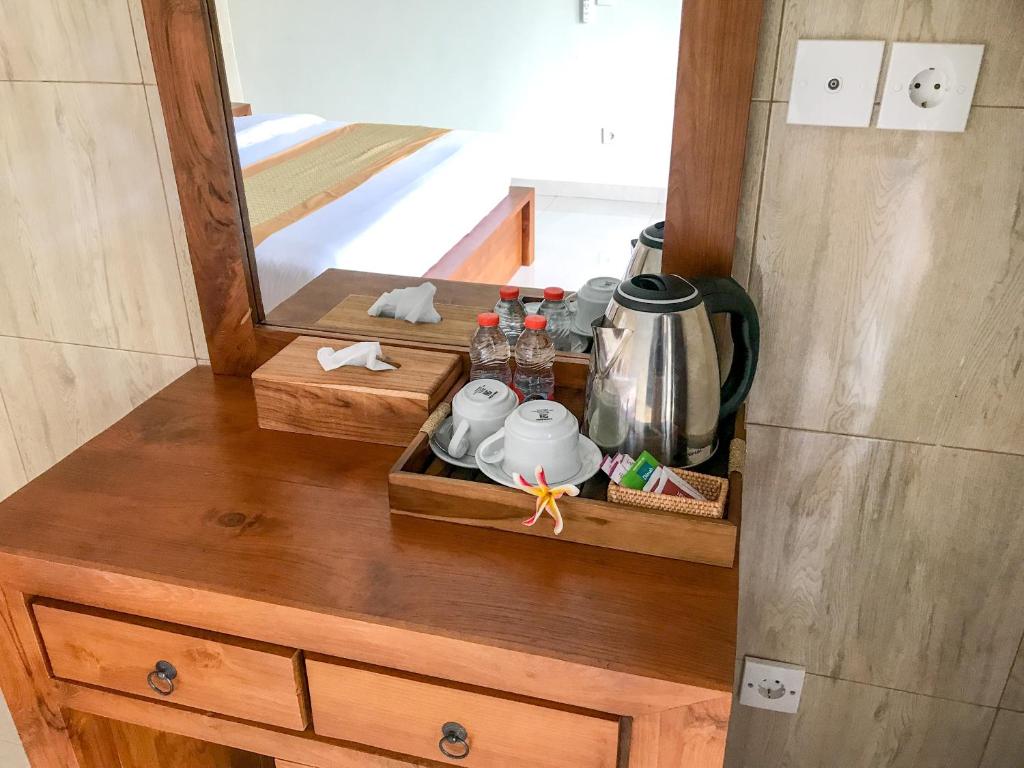 Příslušenství pro přípravu čaje a kávy v ubytování Heri house ubud