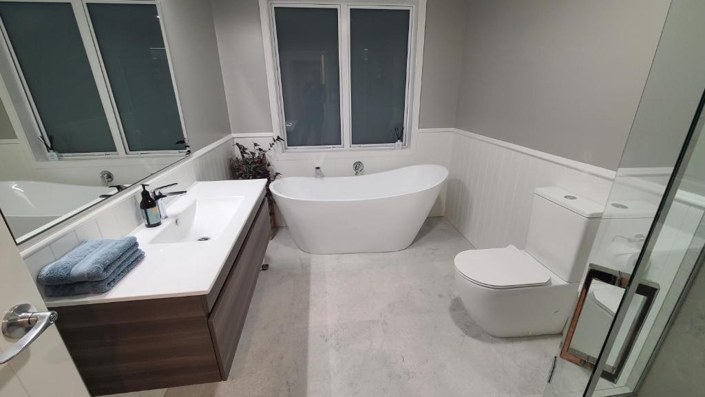 Stylish Matua Apartment - Resim 12