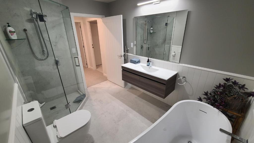 Stylish Matua Apartment - Resim 13