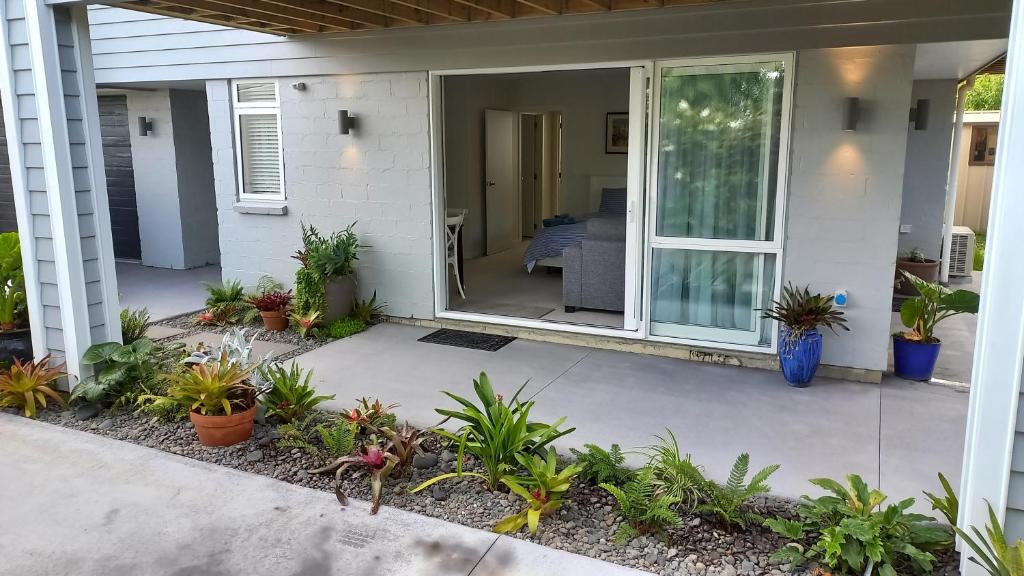 Stylish Matua Apartment - Resim 4