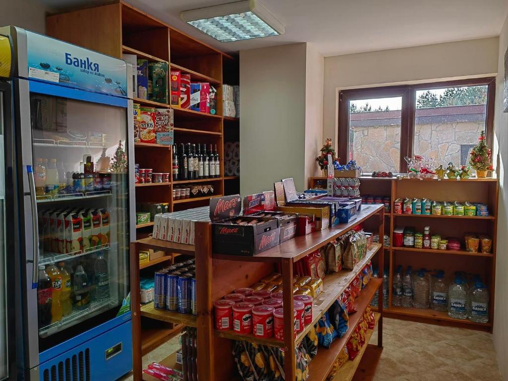 Supermarket nebo jiné obchody v  rezortu nebo okolí