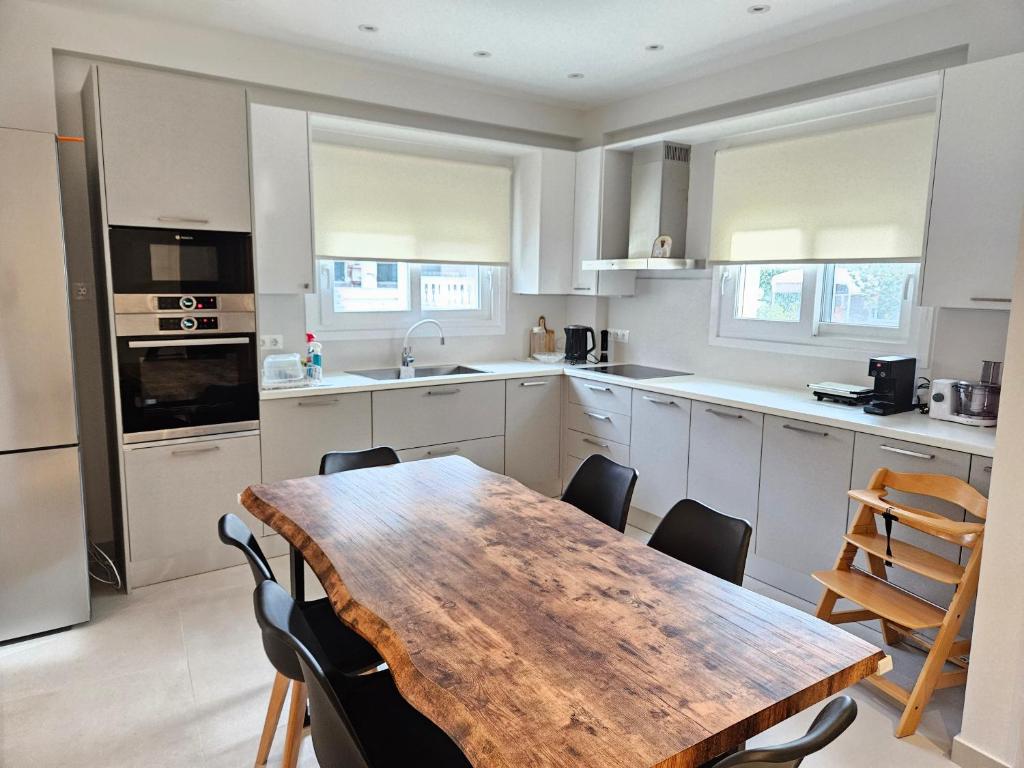Kuchyň nebo kuchyňský kout v ubytování NAVSIKA LUXURY APARTMENT
