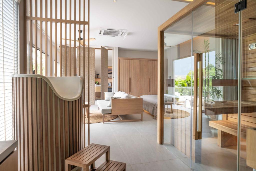Posezení v ubytování Sin Nombre Bali - Sauna, Ice Bath & Roof Terrace