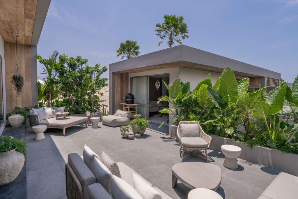 Posezení v ubytování Sin Nombre Bali - Sauna, Ice Bath & Roof Terrace