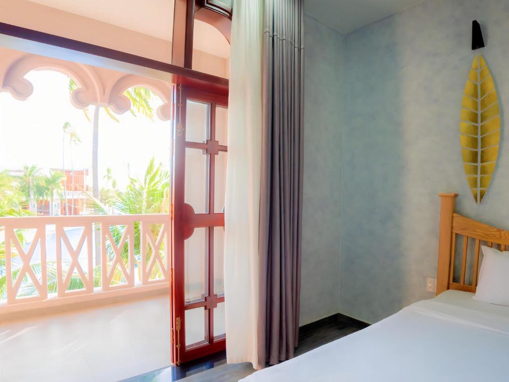 Phòng Premium Nhìn Ra Hồ Bơi
