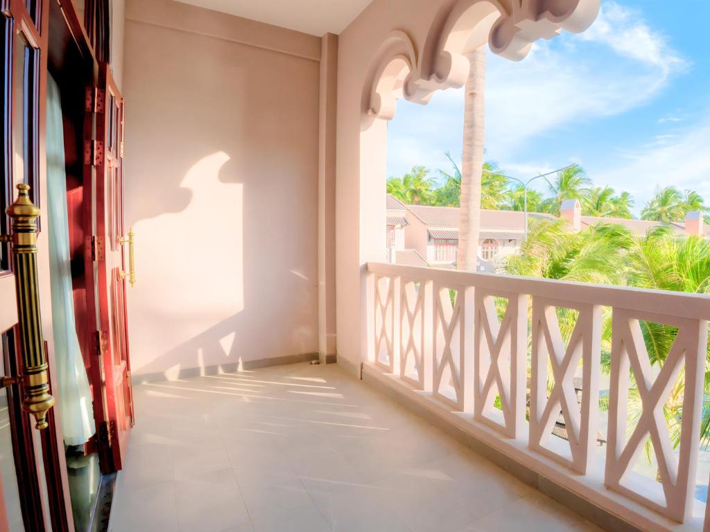 Phòng Premium Nhìn Ra Hồ Bơi