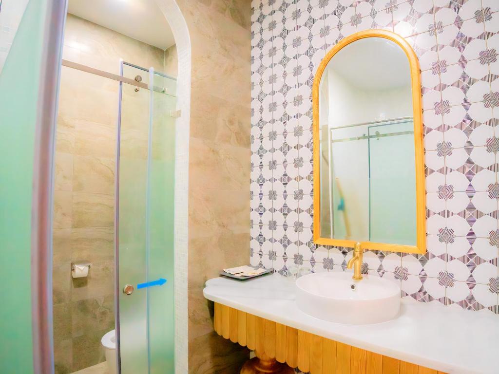 Phòng Premium Nhìn Ra Hồ Bơi
