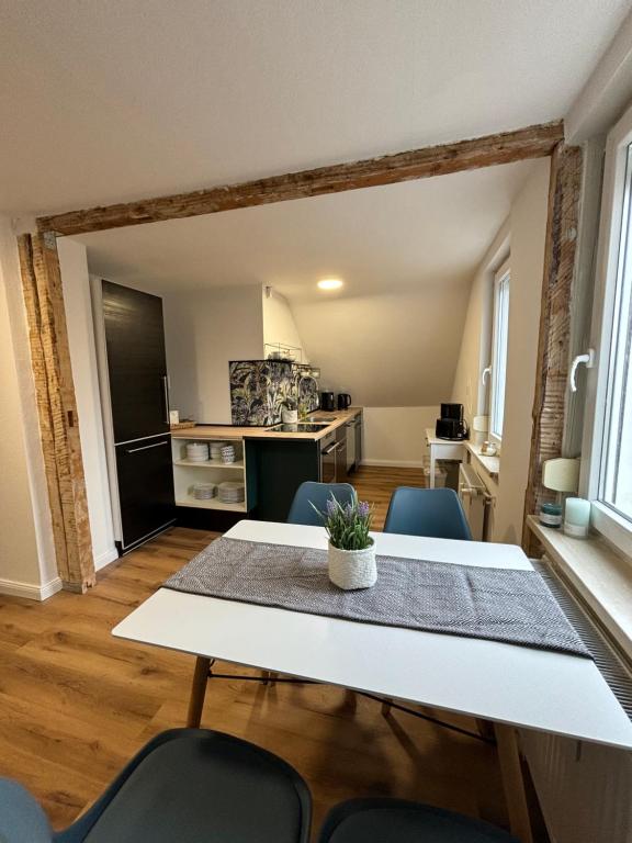 a kitchen and dining room with a table and chairs at NEU! Canossablick Bad Harzburg Inklusive Bettwäsche in Bad Harzburg