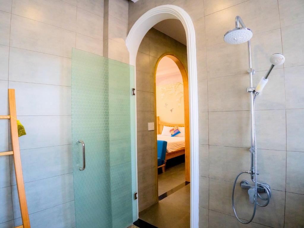 Large Premium Pool View Twin