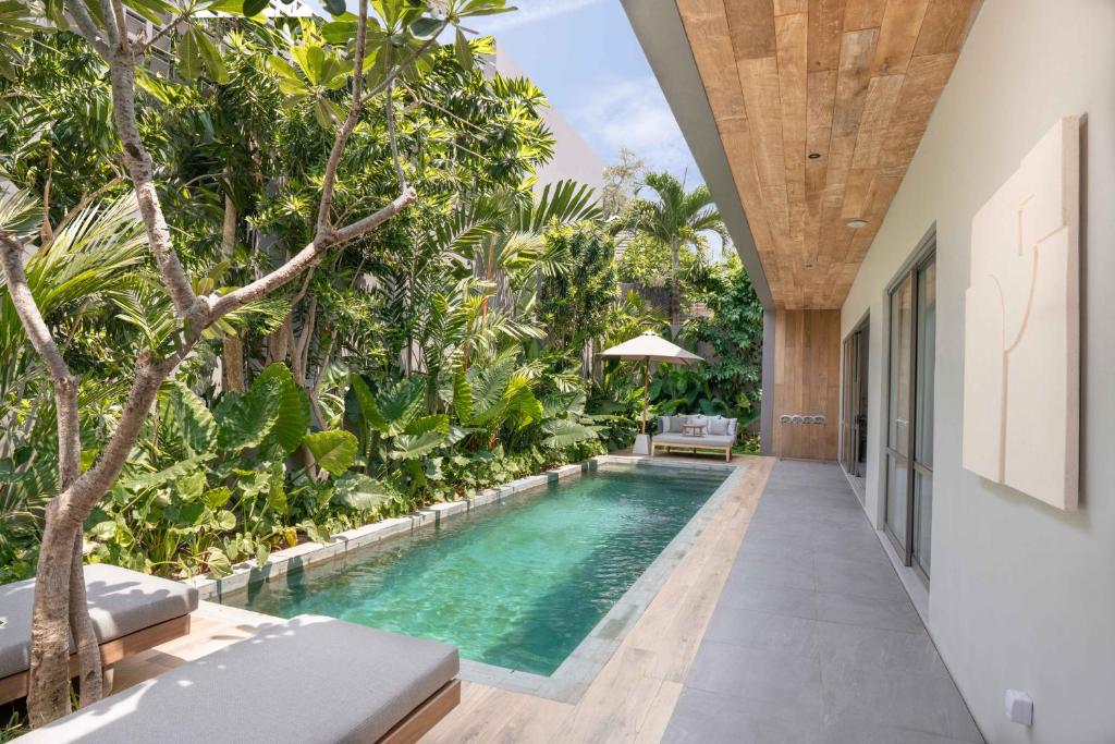 Bazén v ubytování Sin Nombre Bali - Sauna, Ice Bath & Roof Terrace nebo v jeho okolí