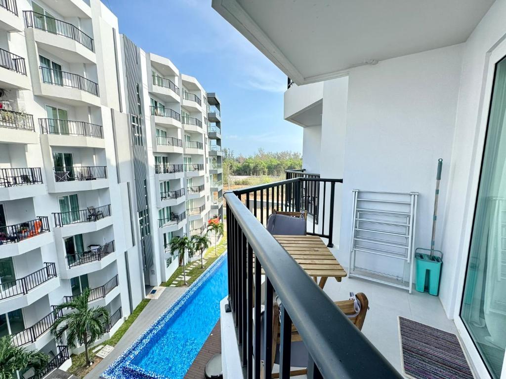 Mantra Beach Condominium Suite - Mae Phim - Queen Studio
