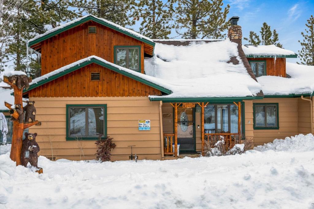NARROW ESCAPE - Close to Lake and Slopes - Four-Bedroom Holiday Home
