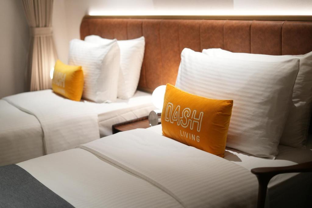 Uma cama ou camas num quarto em Dash Living on Hollywood