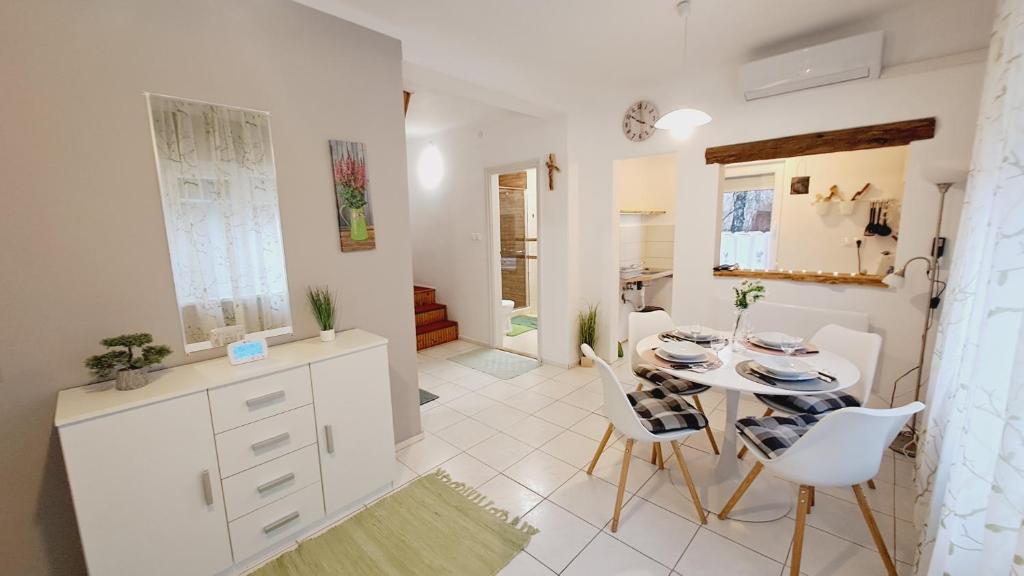 Borbála Vendégház Igal - Three-Bedroom Apartment