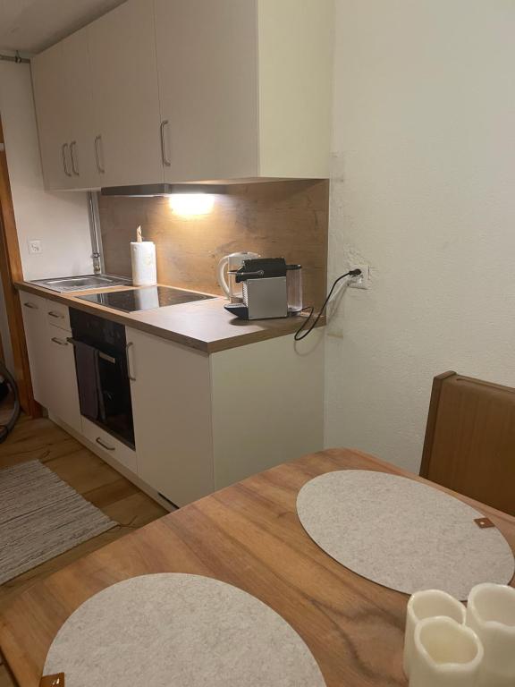 Kuchyň nebo kuchyňský kout v ubytování Studio Chalet Sunnehöckli