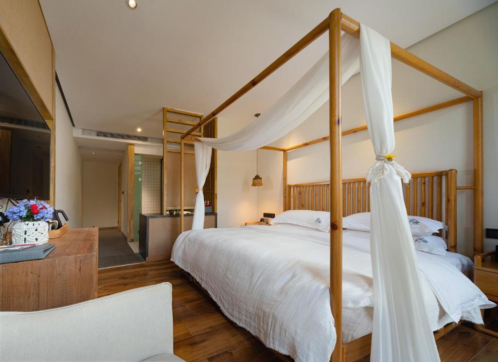 Postel nebo postele na pokoji v ubytování Wang Yun Residence Boutique Homestay Zhangjiajie