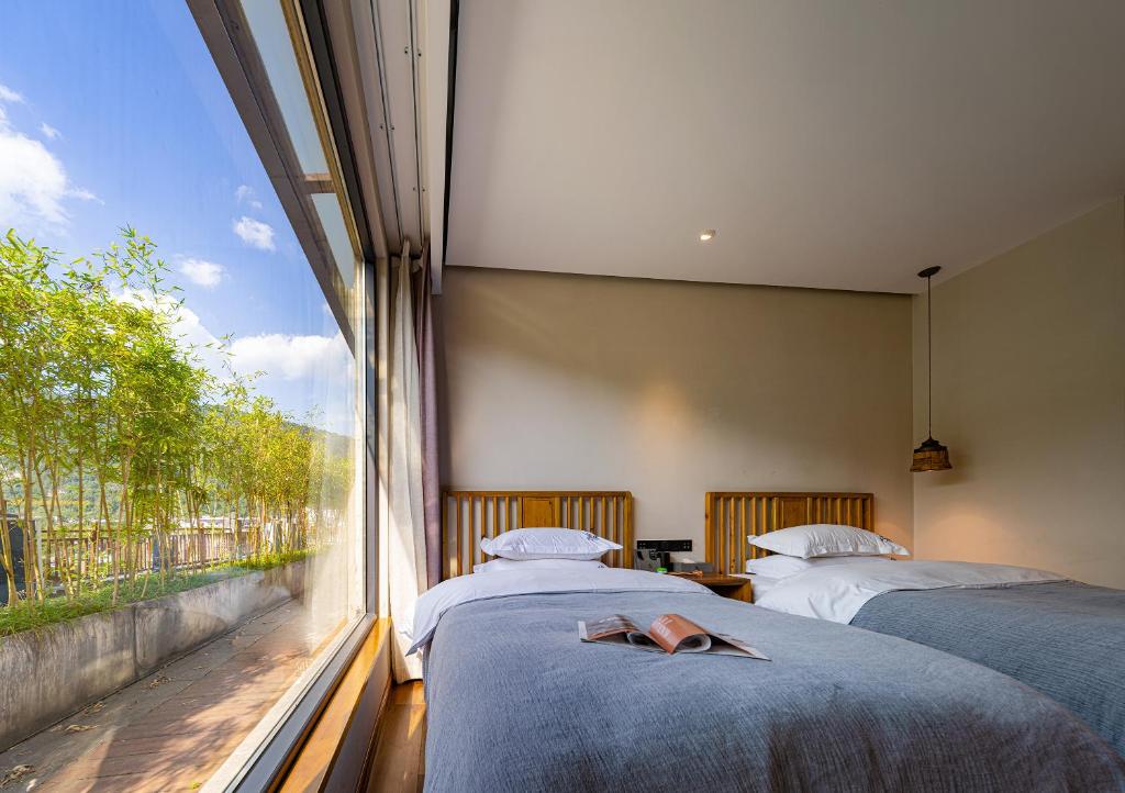 Postel nebo postele na pokoji v ubytování Wang Yun Residence Boutique Homestay Zhangjiajie