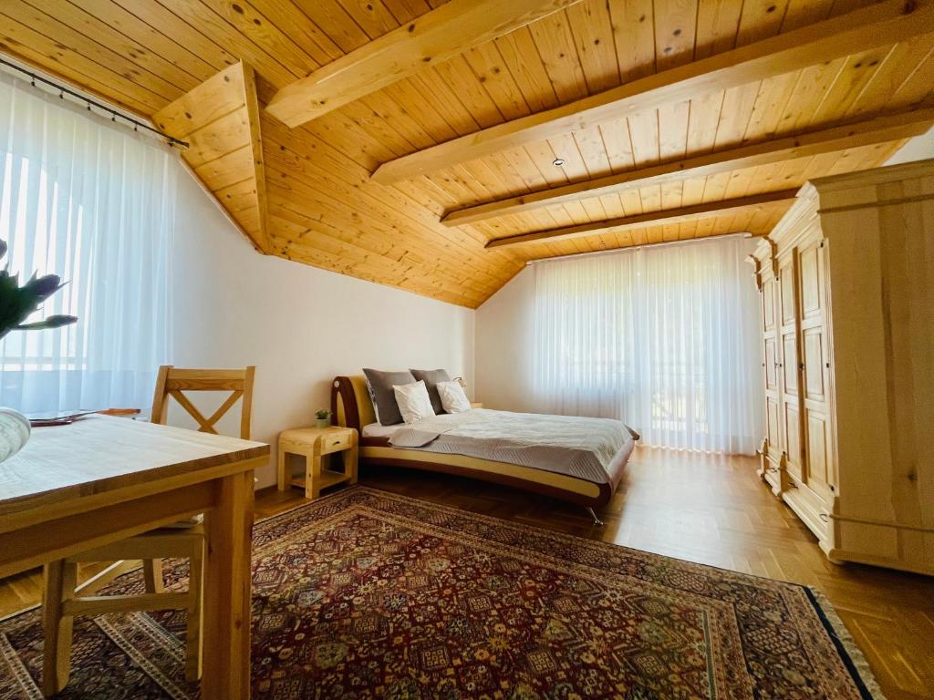 a bedroom with a bed and a wooden ceiling at Uroczysko nad Jeziorem Czorsztyńskim in Falsztyn