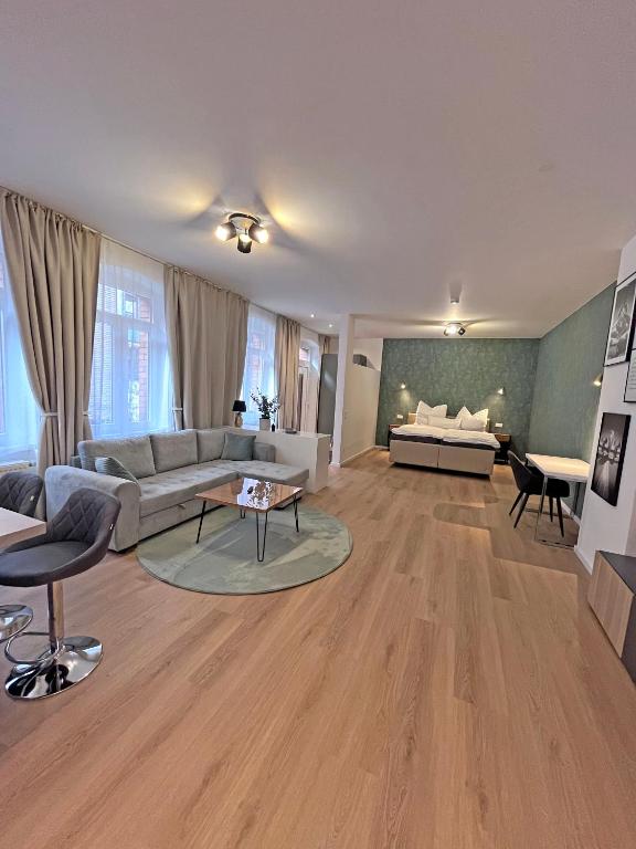 a living room with a couch and a table at Lovely Apartment in Fürth nähe Hauptbahnhof in Fürth