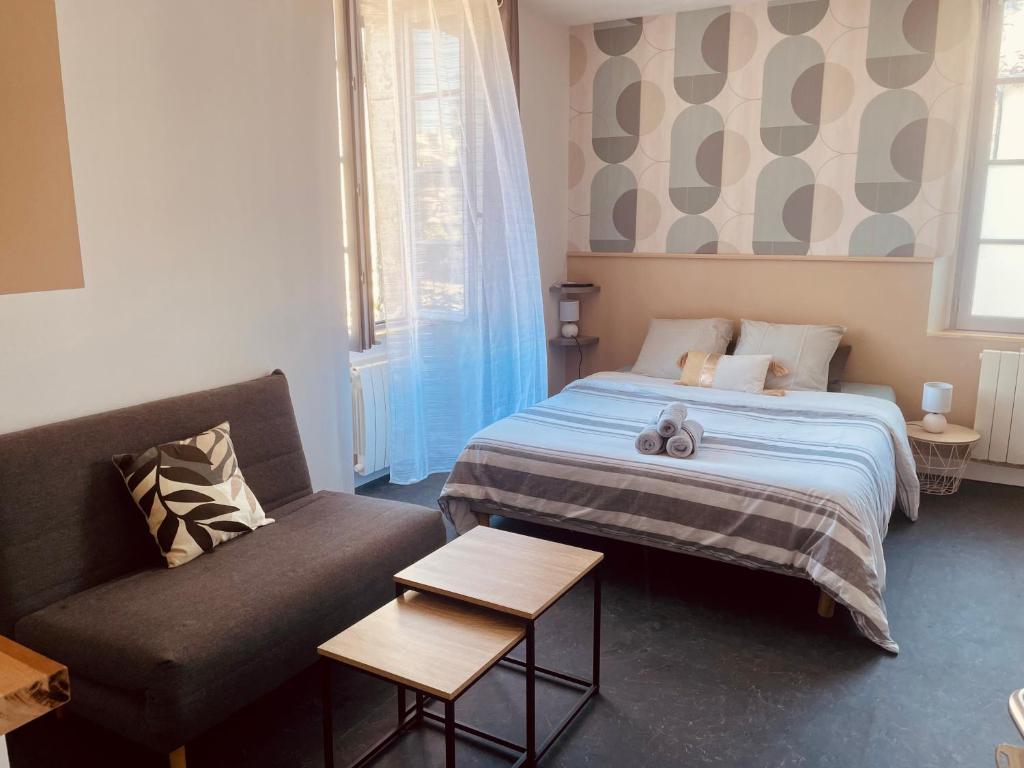 Ένα ή περισσότερα κρεβάτια σε δωμάτιο στο Le Bellevue - Spacieux et calme