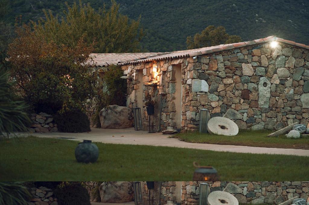 Nespecifikovaný výhled na hory nebo výhled na hory při pohledu z hotelu