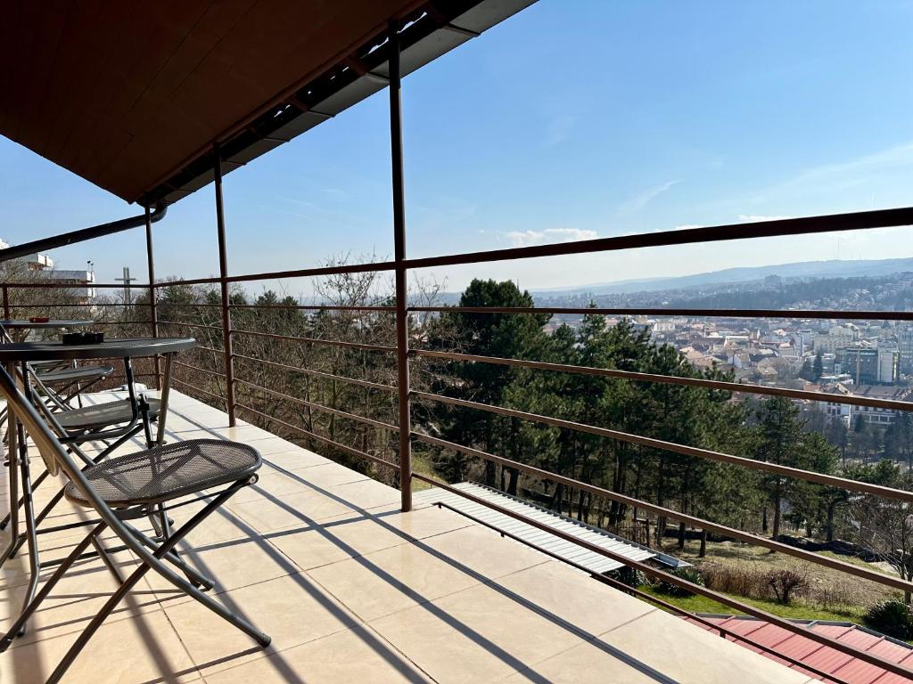 Balkón nebo terasa v ubytování Panoramic Cetatuie