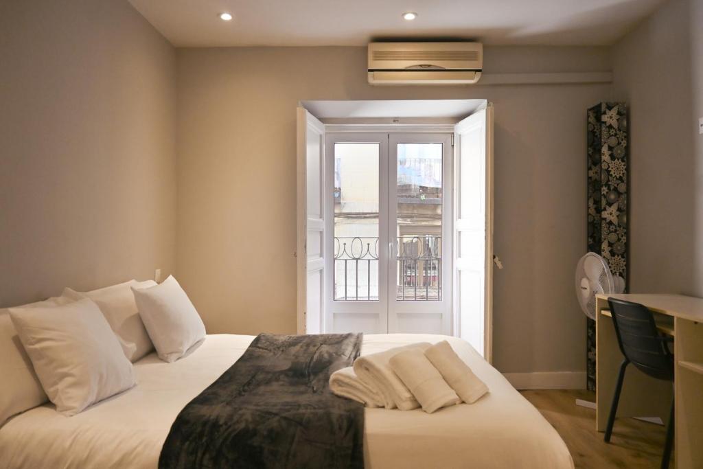 Postelja oz. postelje v sobi nastanitve For You Rentals Apartment Madrid Cava Baja-La Latina CAB36