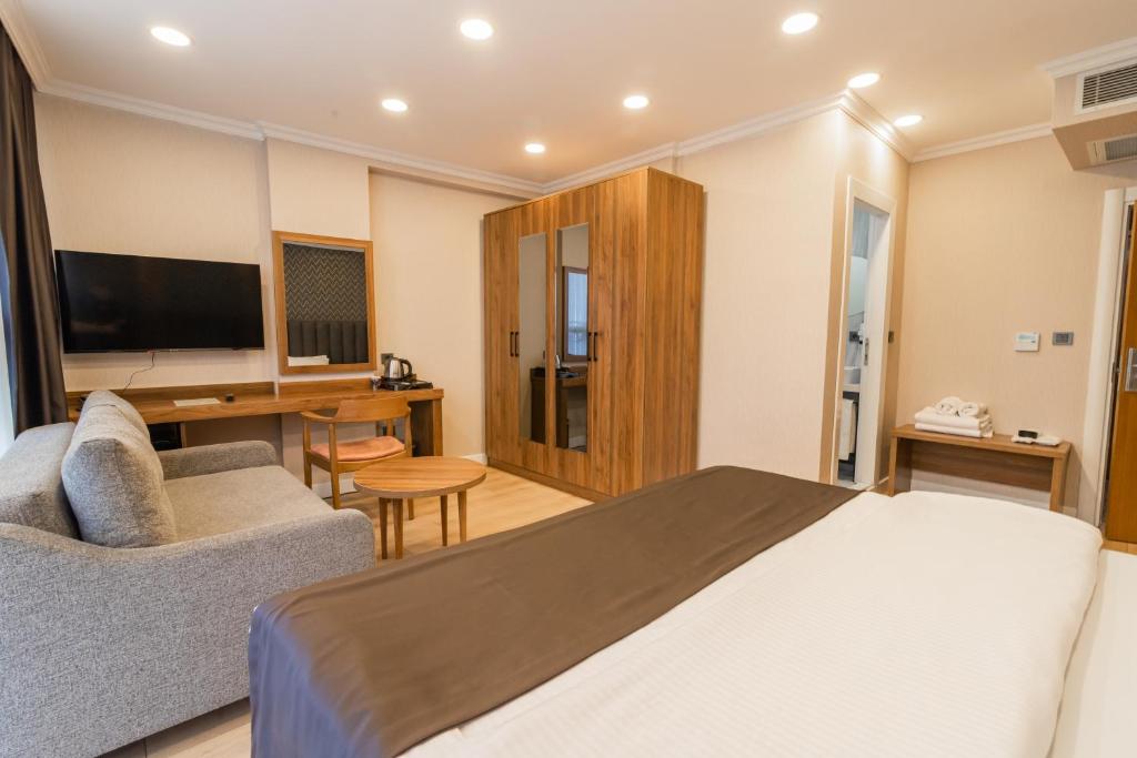 TV a/nebo společenská místnost v ubytování EÖB TAKSİM HOTEL