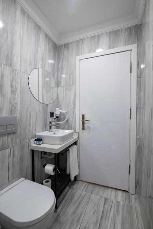 Koupelna v ubytování EÖB TAKSİM HOTEL