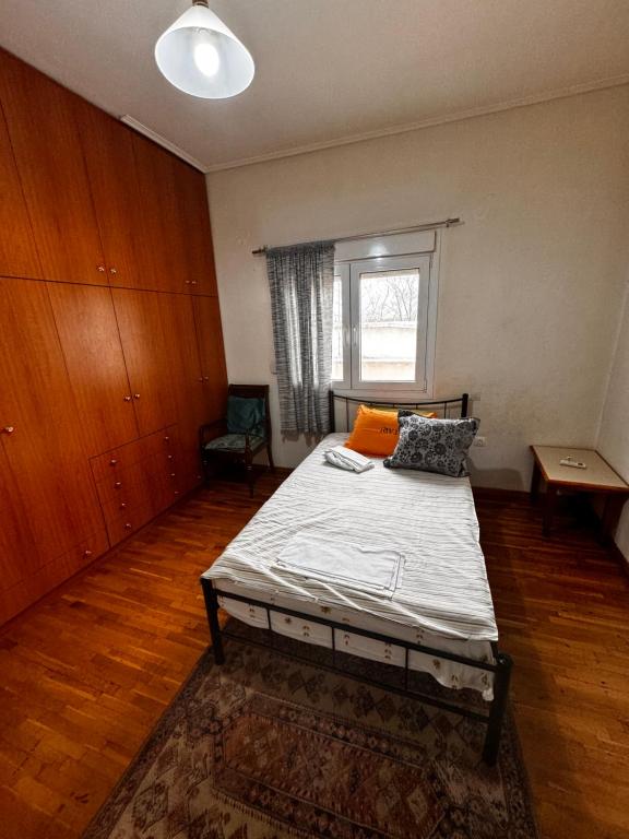 Postel nebo postele na pokoji v ubytování 100 square metres Trikala apartment half an hour from Meteora