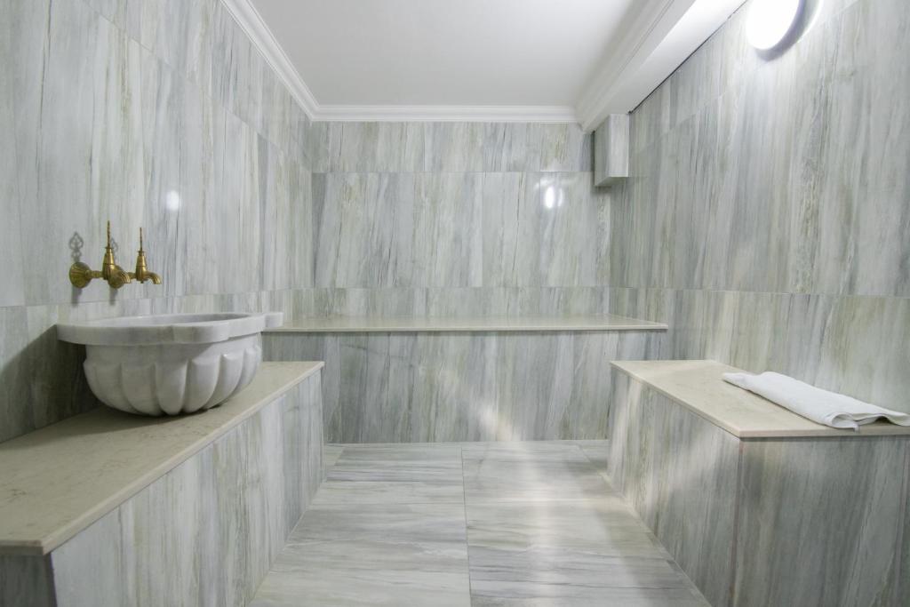Koupelna v ubytování EÖB TAKSİM HOTEL