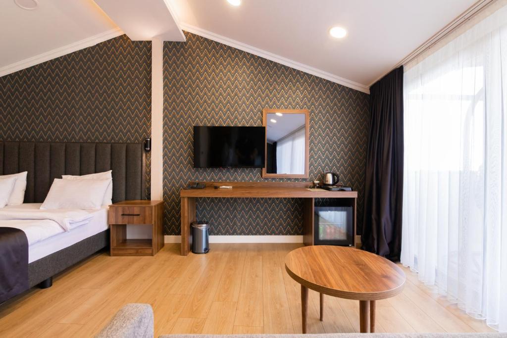 TV a/nebo společenská místnost v ubytování EÖB TAKSİM HOTEL