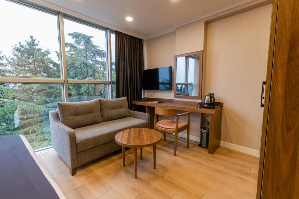 TV a/nebo společenská místnost v ubytování EÖB TAKSİM HOTEL